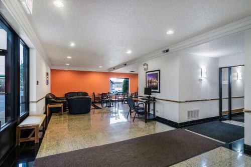 Hotel Motel 6 Libertyville