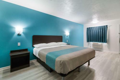 Motel 6 Metropolis