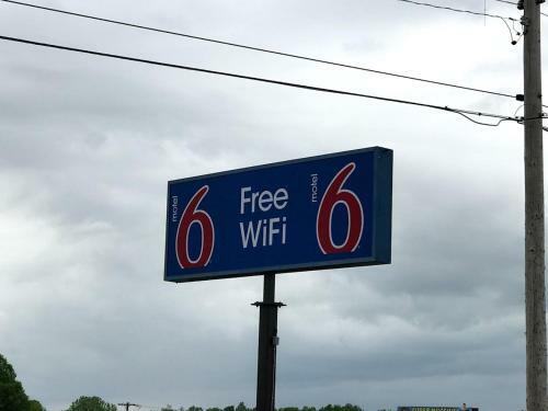 Motel 6 Metropolis
