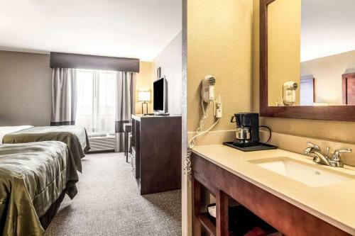 Hotel Quality Inn & Suites