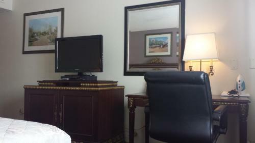 Hotel Americas Best Inn & Suites Urbana