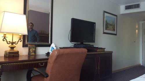 Hotel Americas Best Inn & Suites Urbana