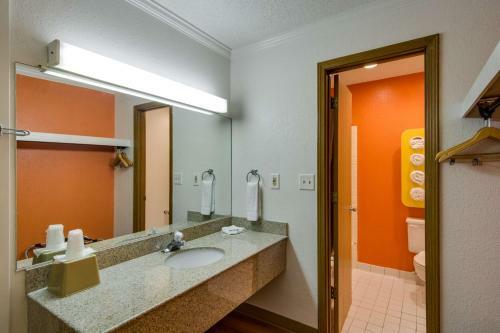 Motel 6 Waukegan