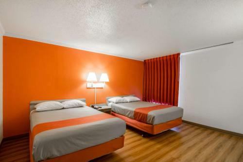 Motel 6 Waukegan
