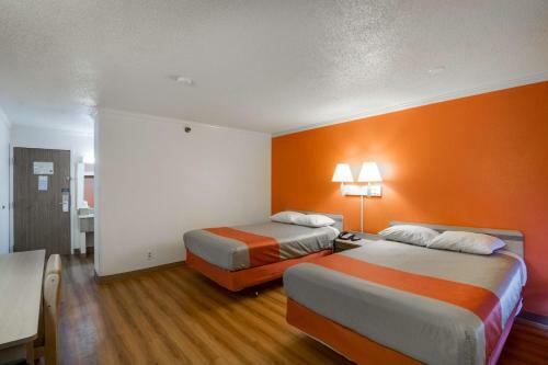 Motel 6 Waukegan