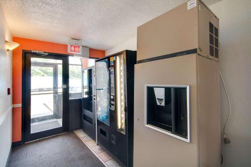 Motel 6 Waukegan
