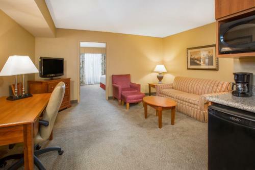 Holiday Inn Express Hotel & Suites Bloomington