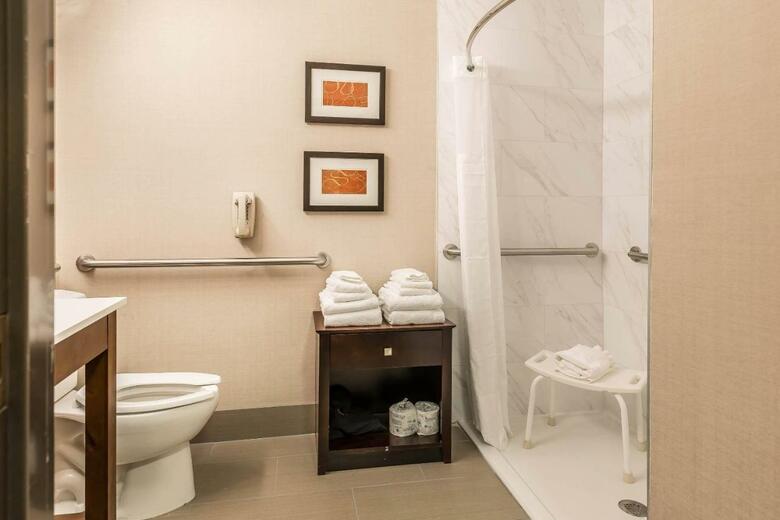 Hotel Comfort Suites North Fort Wayne