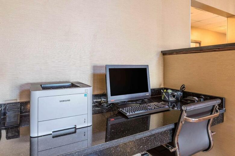 Hotel Comfort Suites North Fort Wayne