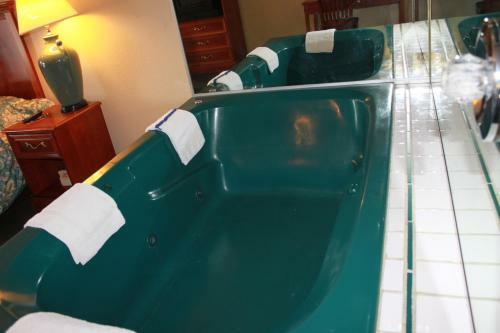 Motel Jacuzzi Inn