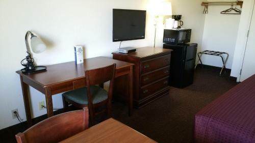 Hotel Hoosier Inn- Portland