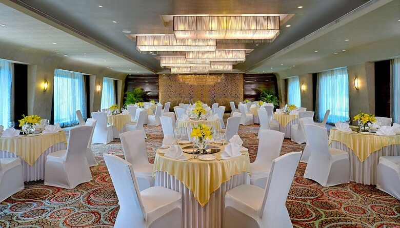 Hotel Grand Sarovar Premiere