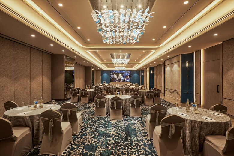 Hotel Grand Sarovar Premiere