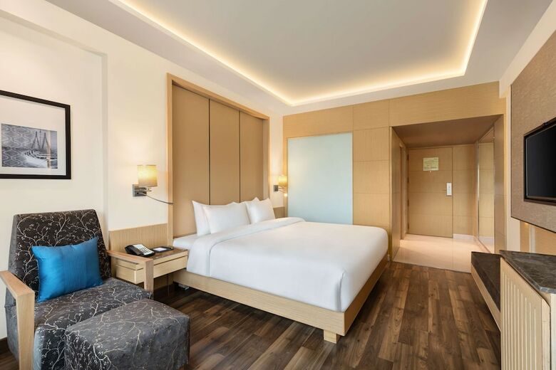 Hotel Grand Sarovar Premiere