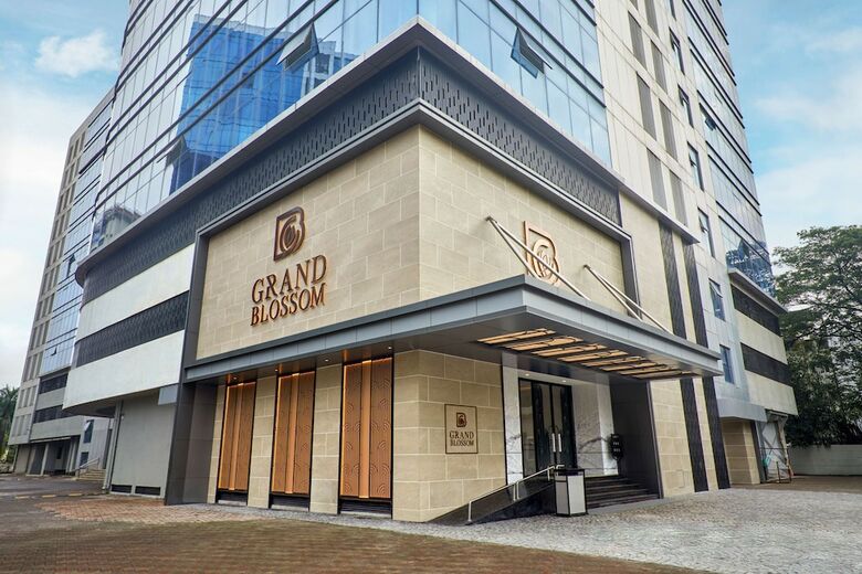 Hotel Grand Sarovar Premiere