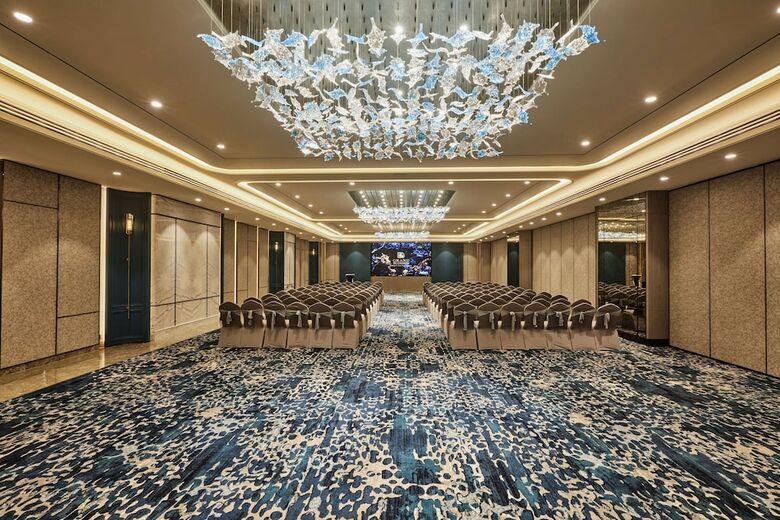 Hotel Grand Sarovar Premiere