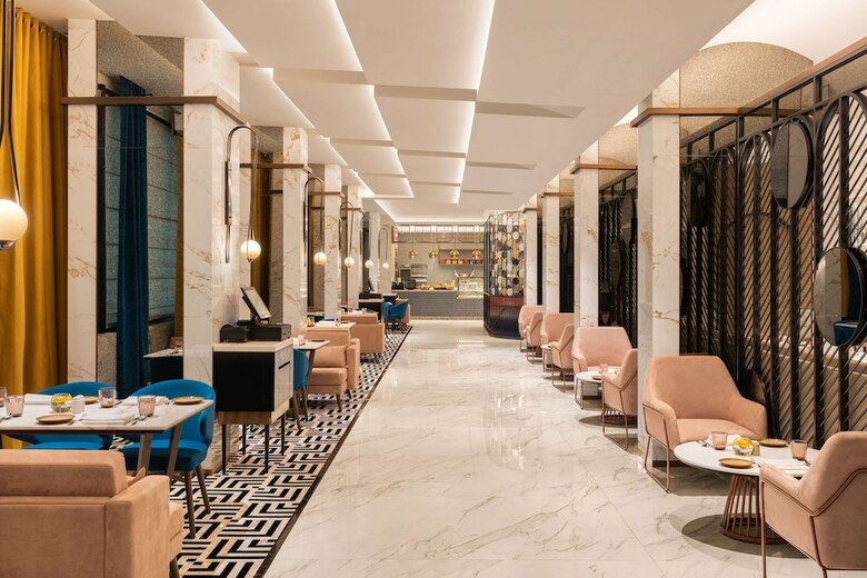 Hotel Grand Sarovar Premiere