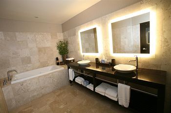 Pzazz! Resort Hotel And Catfish Bend Inn & Spa