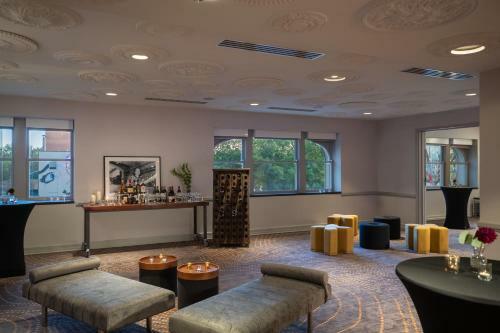 Renaissance Des Moines Savery Hotel