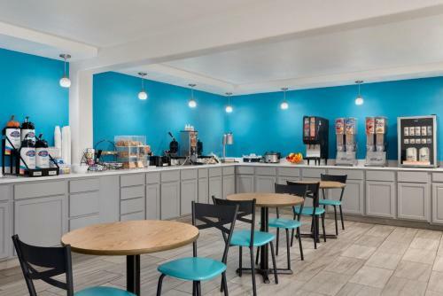 Hotel Baymont Inn And Suites Des Moines
