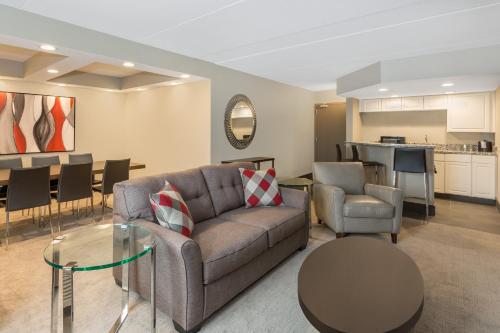 Hotel Ramada Des Moines Airport