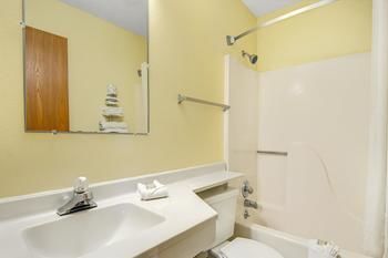 Hotel Super 8 Lenexa Overland Park Area