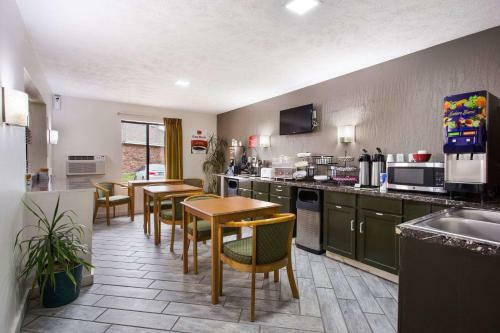 Hotel Econo Lodge South Olathe
