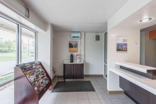 Motel 6 - Overland Park