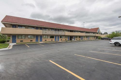 Motel 6 - Overland Park