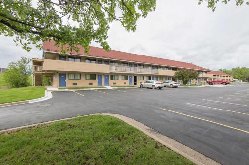 Motel 6 - Overland Park