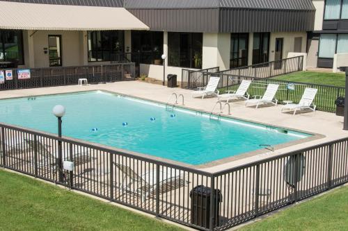 Hotel Lamplighter Inn & Suites Pittsburg