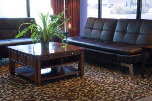Hotel Lamplighter Inn & Suites Pittsburg