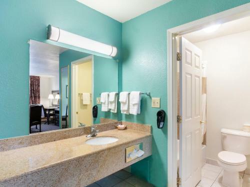 Hotel Howard Johnson Inn - Salina