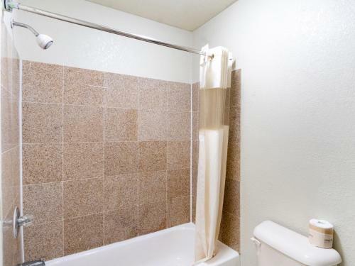Hotel Howard Johnson Inn - Salina