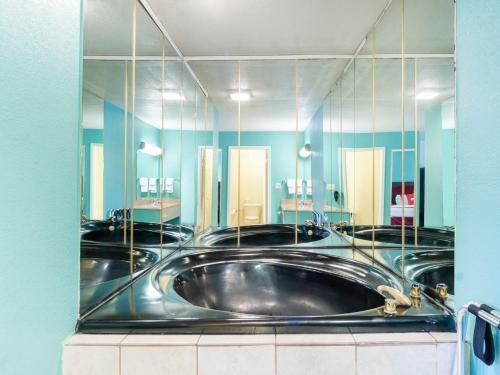 Hotel Howard Johnson Inn - Salina