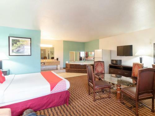 Hotel Howard Johnson Inn - Salina