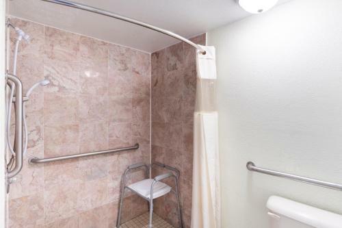 Hotel Howard Johnson Inn - Salina