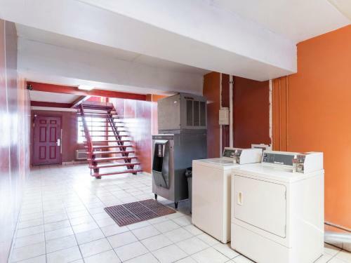 Hotel Howard Johnson Inn - Salina