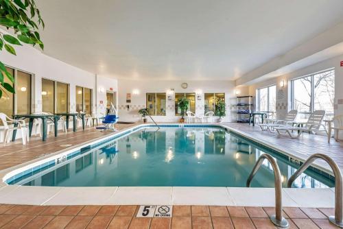Hotel Comfort Suites Cincinnati Airport