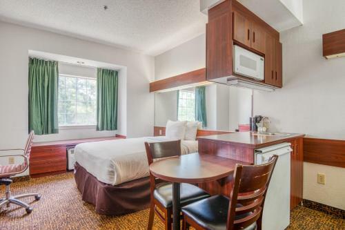 Hotel Microtel Inn And Suites