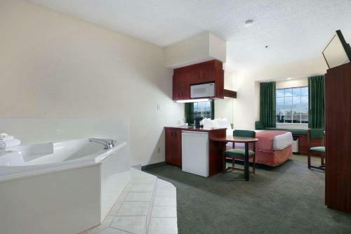 Hotel Microtel Inn And Suites
