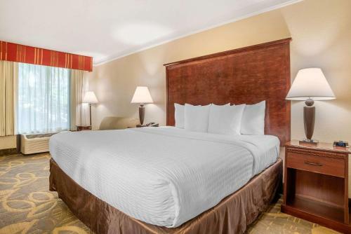 Hotel Clarion Inn Conference Center Gonzales