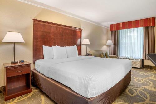 Hotel Clarion Inn Conference Center Gonzales