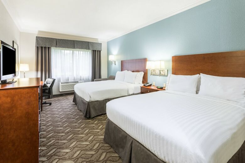 Holiday Inn Express Hotel And Suites Lake Charles