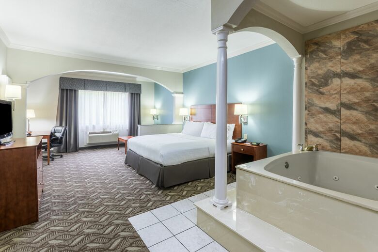 Holiday Inn Express Hotel And Suites Lake Charles