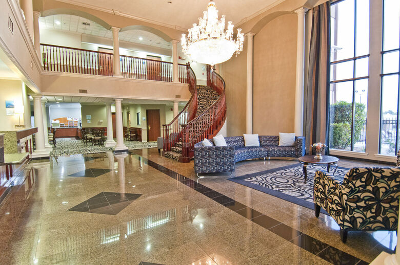 Holiday Inn Express Hotel And Suites Lake Charles