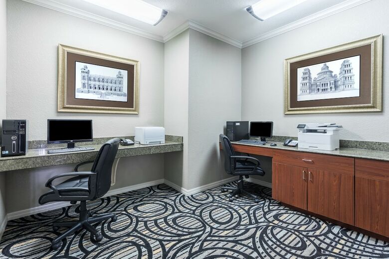 Holiday Inn Express Hotel And Suites Lake Charles