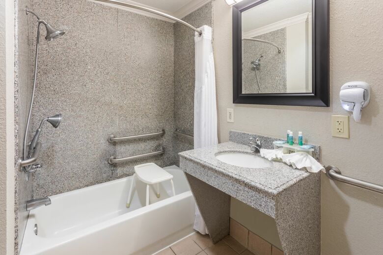 Holiday Inn Express Hotel And Suites Lake Charles