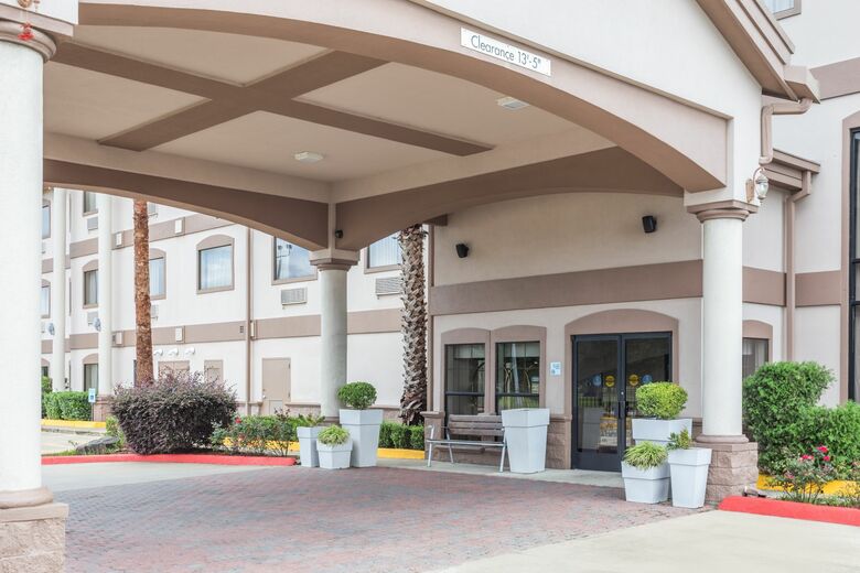 Holiday Inn Express Hotel And Suites Lake Charles