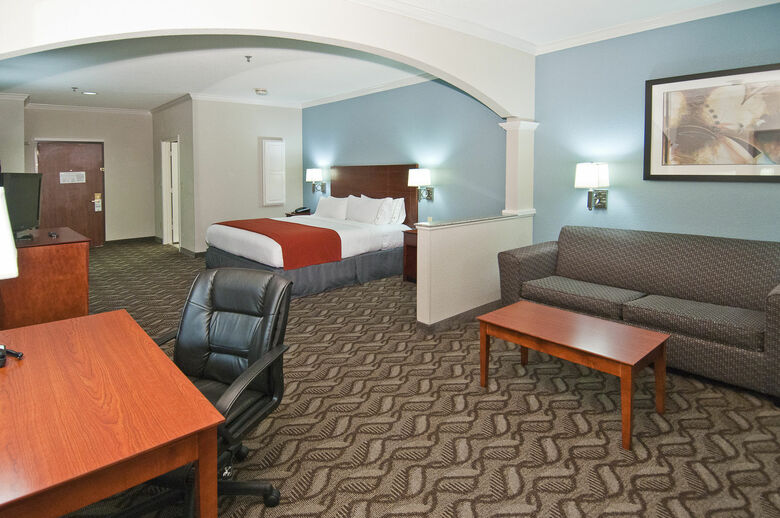Holiday Inn Express Hotel And Suites Lake Charles